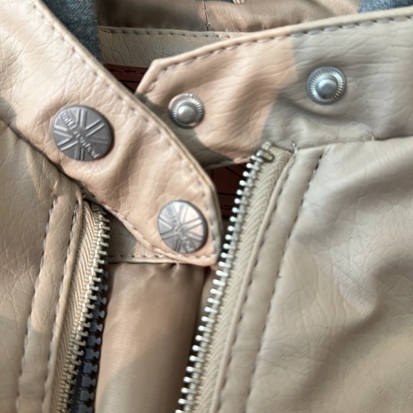 ❄️ Miss London tan Small faux leather jacket quilted shoulder - Picture 15 of 16